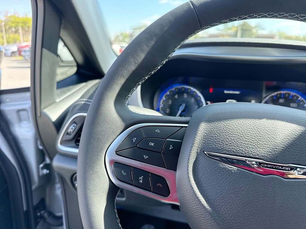 New 2026 Chrysler Pacifica Limited w/ Trailer Tow Group image 15