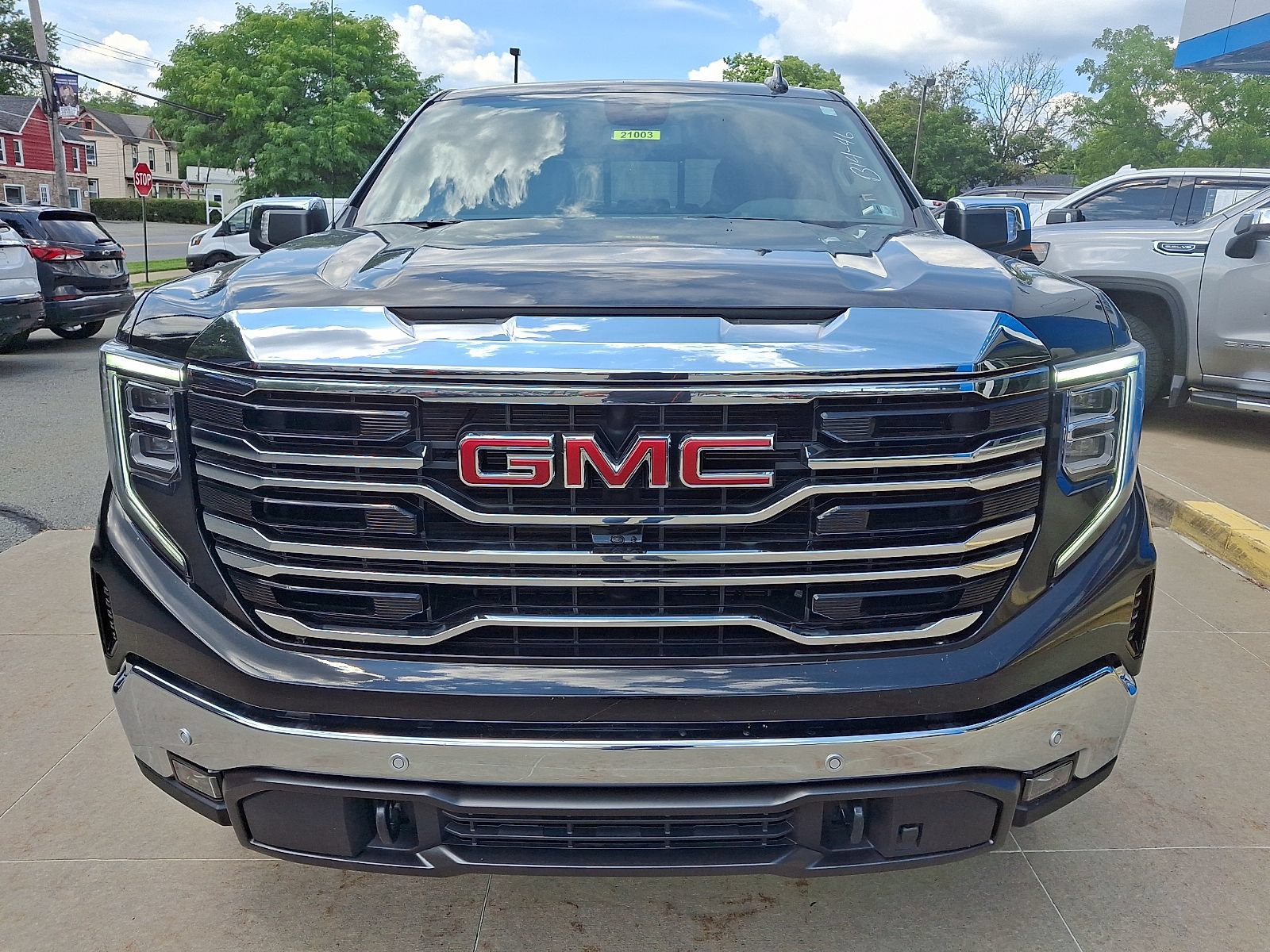 New 2026 GMC Sierra 1500 SLT w/ SLT Premium Plus Package AWD/4WD image 2