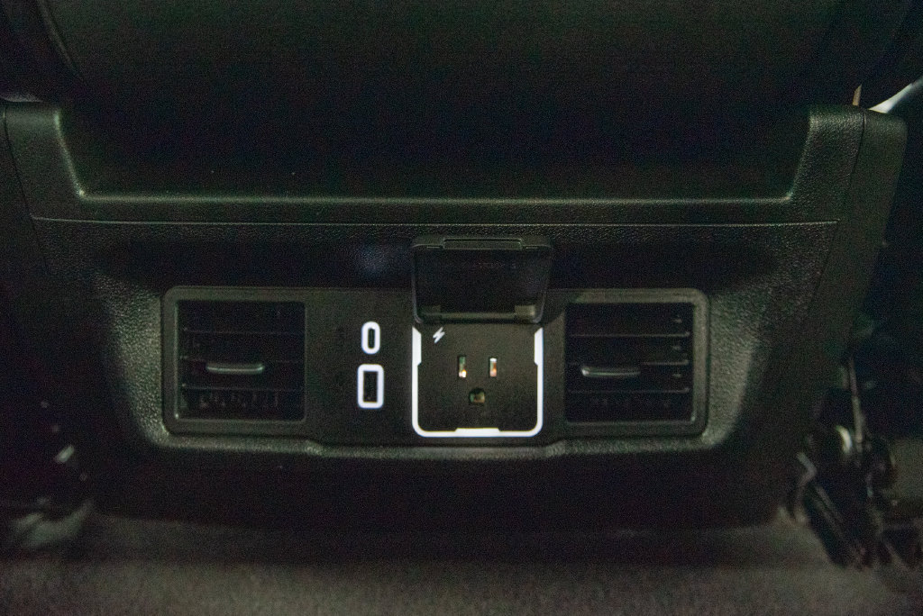 Used 2025 GMC Sierra 1500 SLT RWD image 17