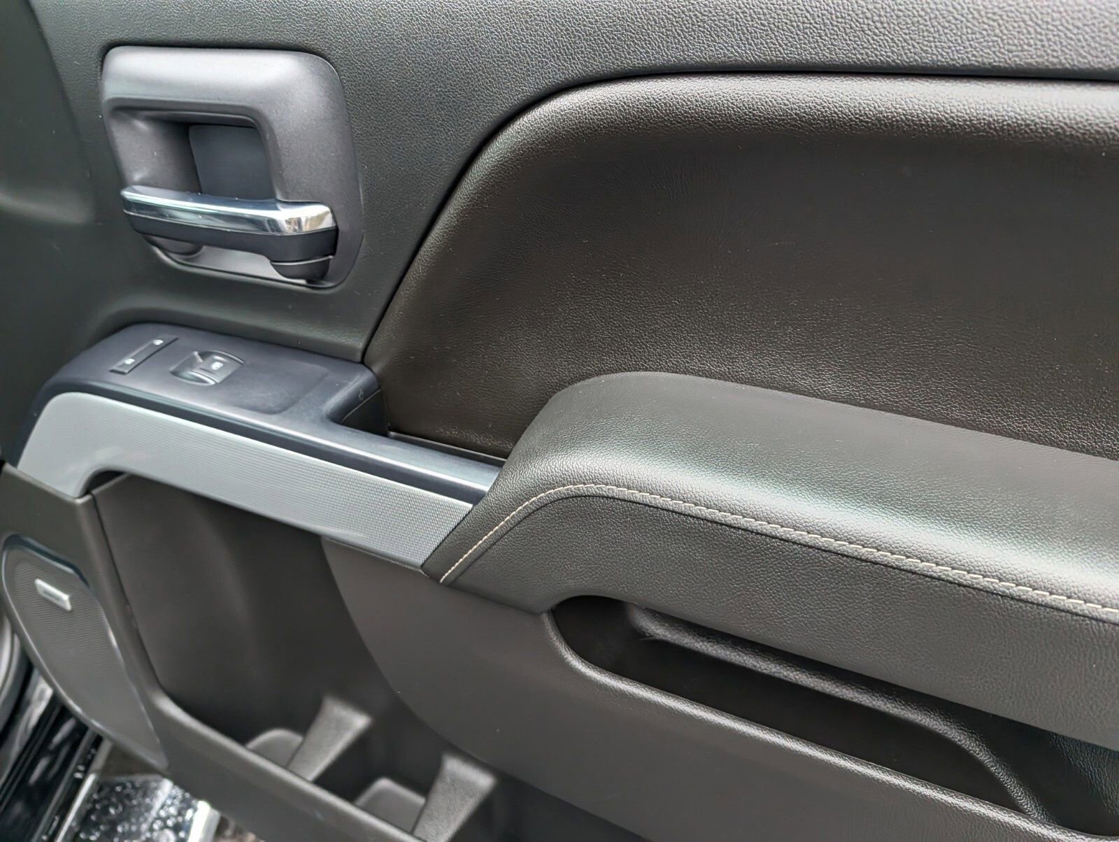 Used 2015 Chevrolet Silverado 2500 LTZ w/ LTZ Plus Package image 28