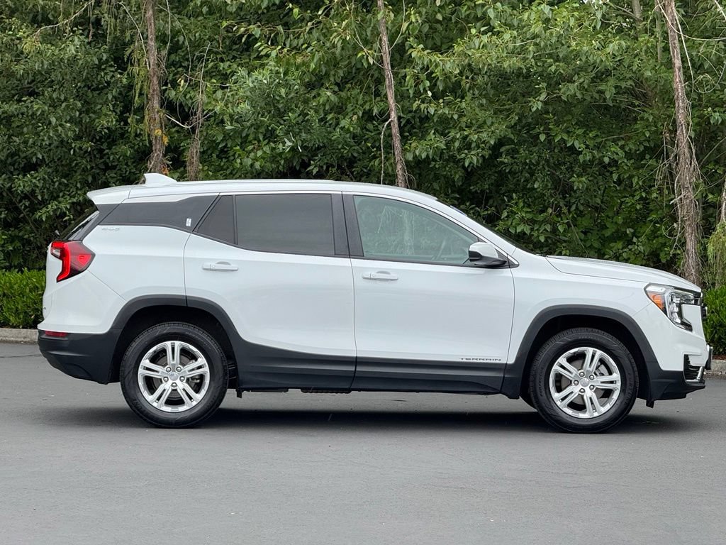 Used 2024 GMC Terrain SLE AWD/4WD image 34