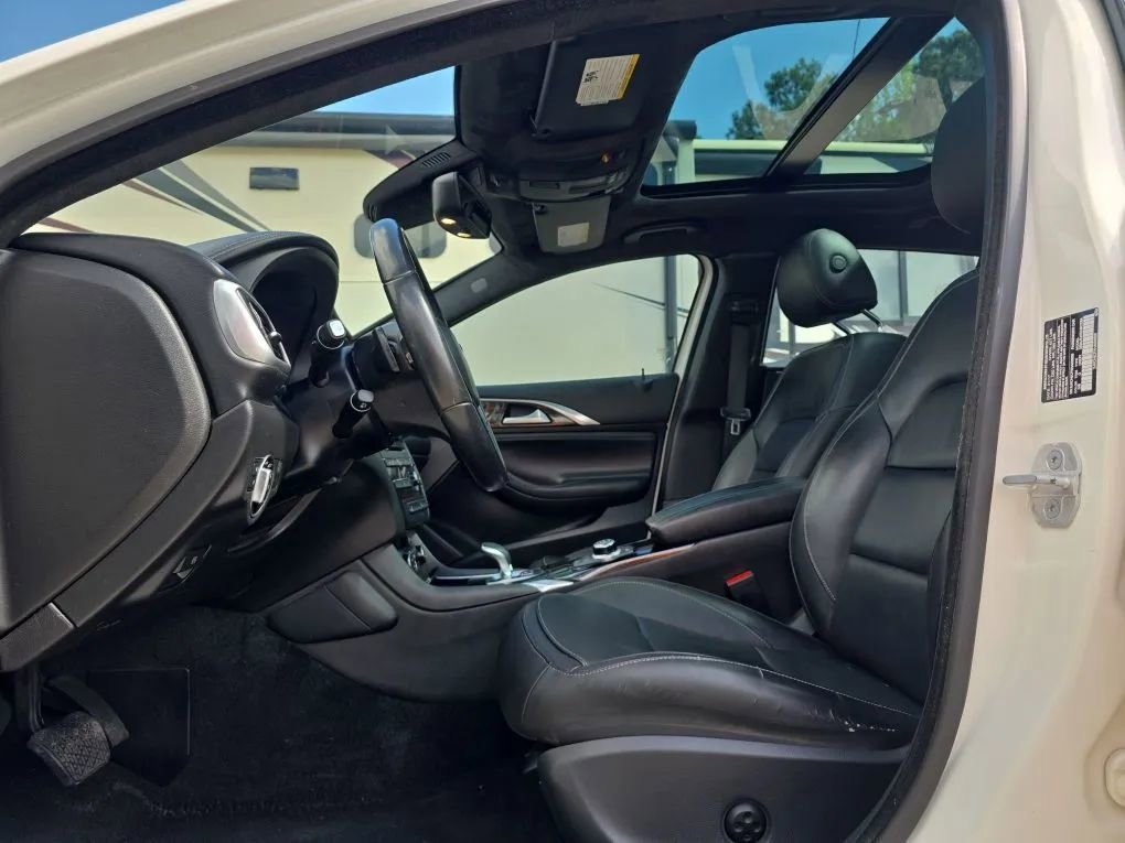 Used 2017 INFINITI QX30 Premium w/ Technology Package image 14