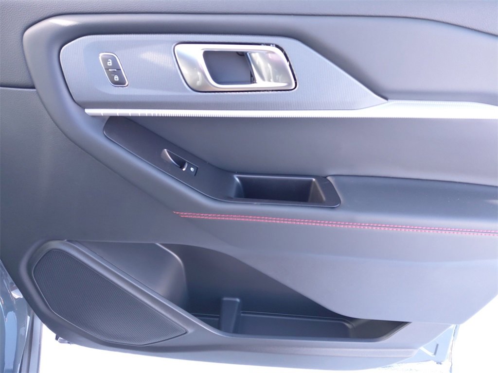New 2026 Ford Explorer ST-Line w/ ST-Line Street Pack image 18
