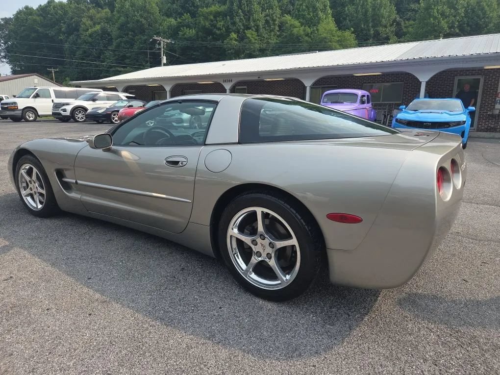 Used 2000 Chevrolet Corvette Coupe w/ Roof Pkg RWD image 8