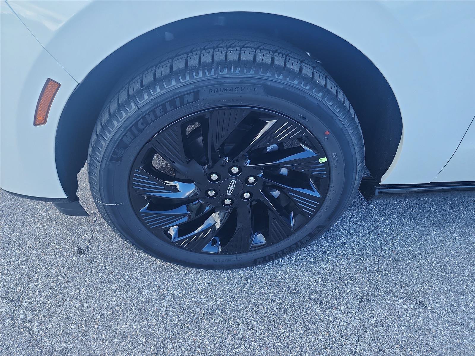 New 2027 Lincoln Navigator Reserve w/ Jet Appearance Package AWD/4WD image 9