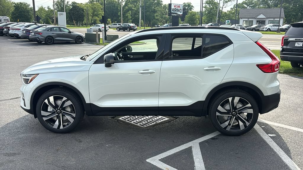 New 2026 Volvo XC40 B5 Plus w/ Climate Package AWD/4WD image 3