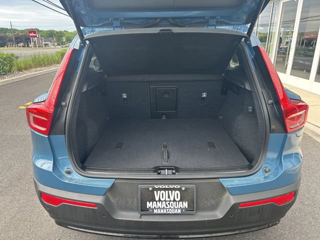 Certified 2025 Volvo XC40 B5 Plus AWD/4WD image 11
