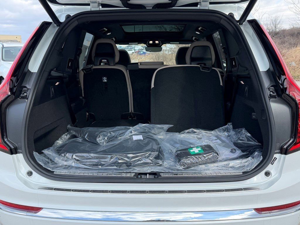 New 2026 Volvo XC90 B6 Plus w/ Protection Package Premier image 14