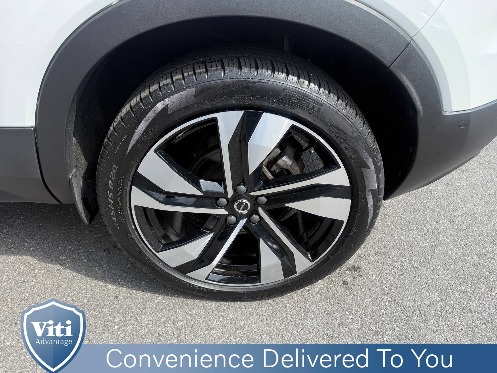 Certified 2024 Volvo XC40 B5 Plus w/ Protection Package Premier AWD/4WD image 13