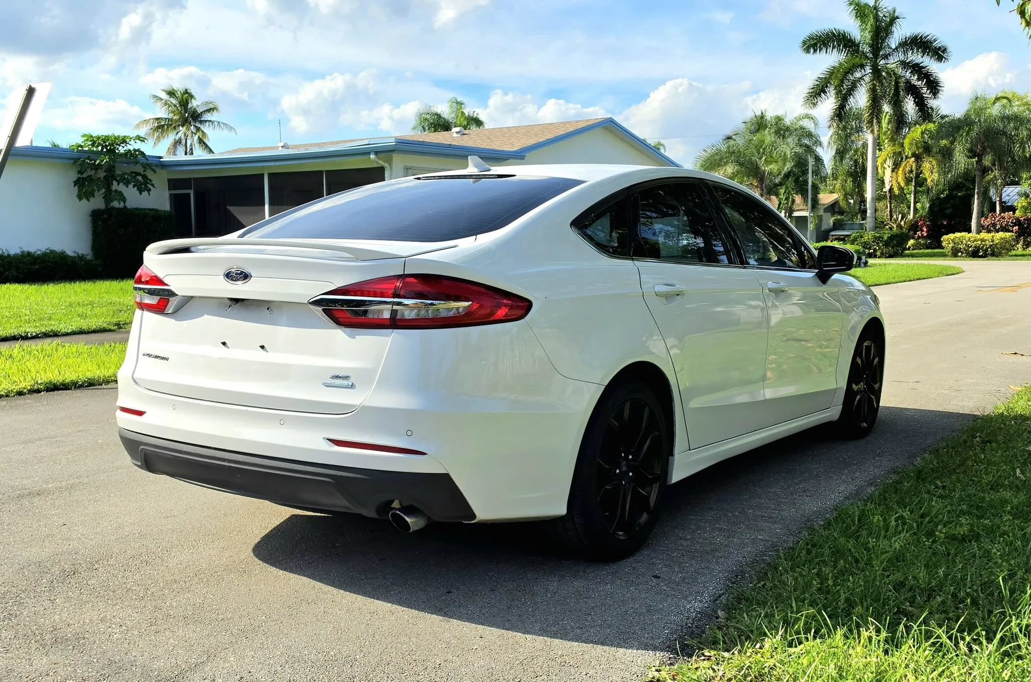 Used 2019 Ford Fusion SE w/ Equipment Group 151A FWD image 11