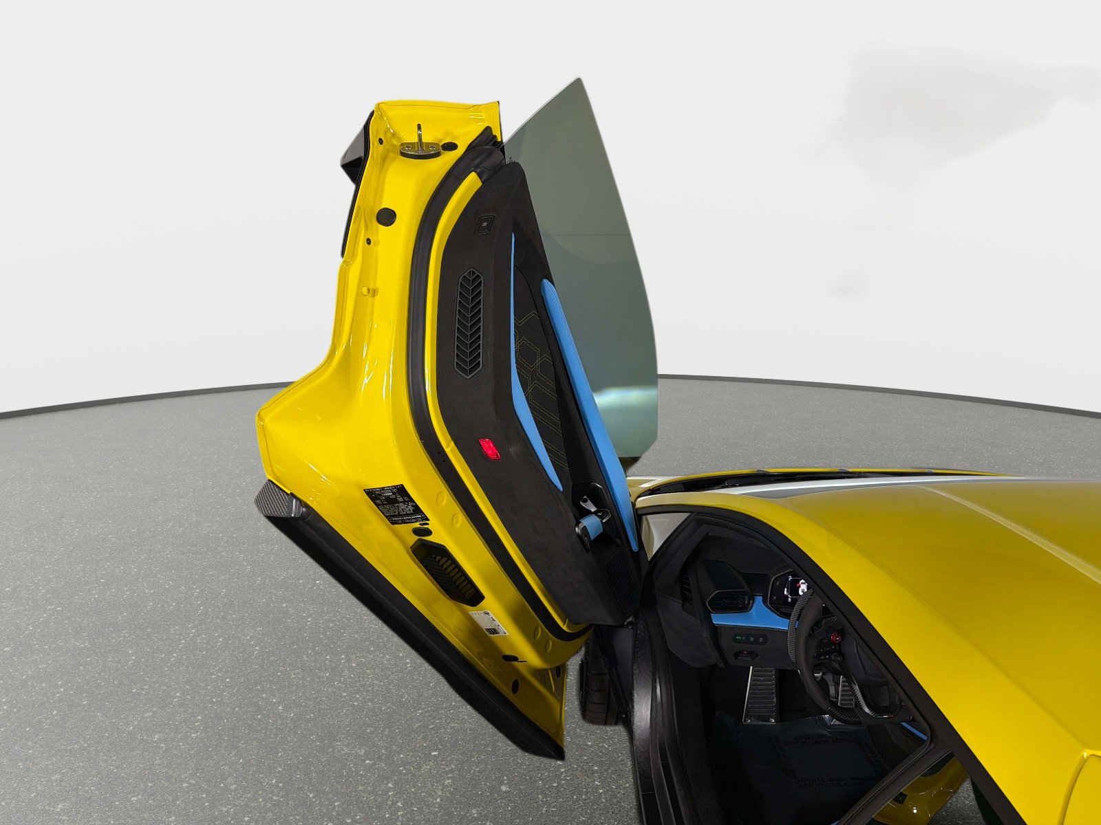 Used 2025 Lamborghini Revuelto image 30