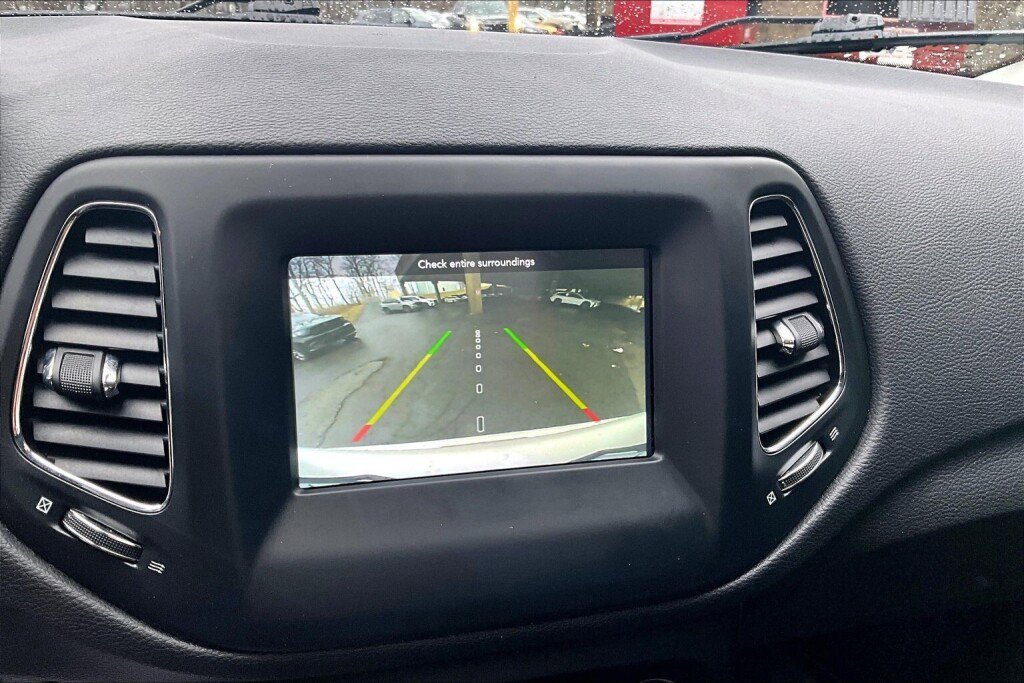 Used 2020 Jeep Compass Latitude image 9