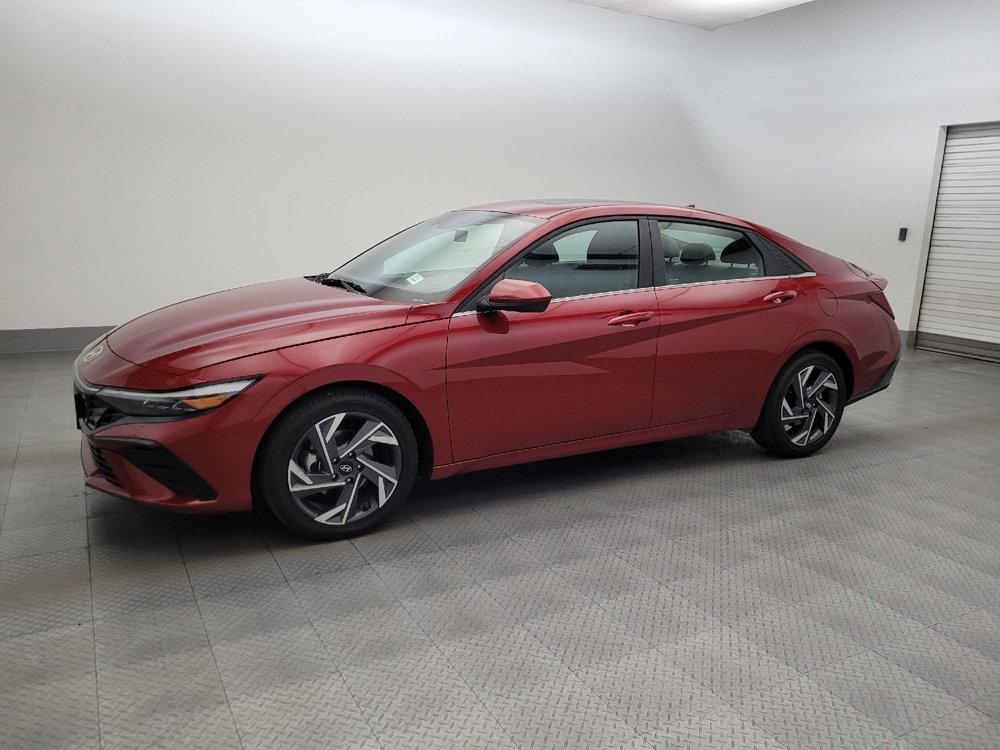 Used 2025 Hyundai Elantra SEL FWD image 2