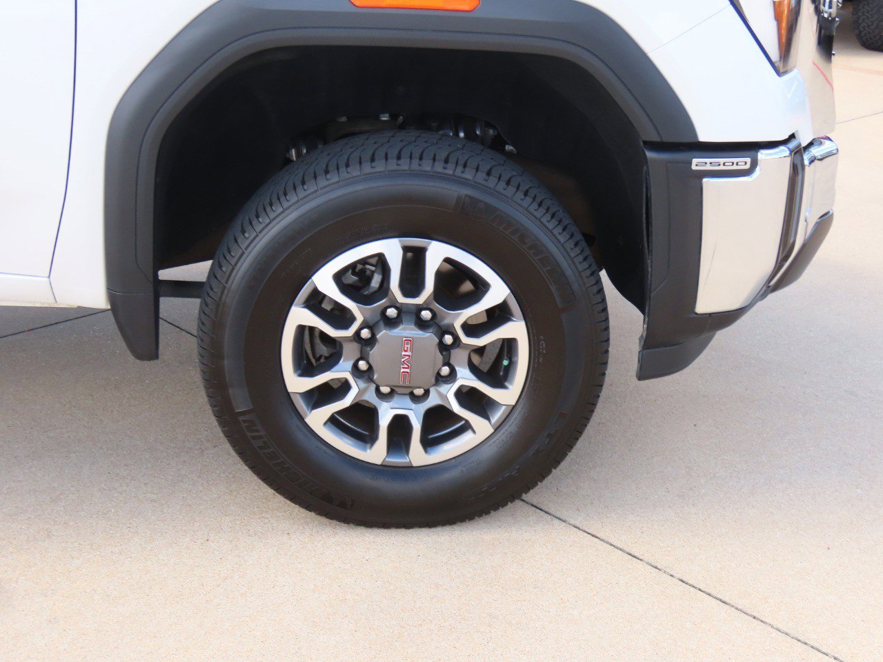 Used 2025 GMC Sierra 2500 SLT w/ SLT Convenience Package image 7