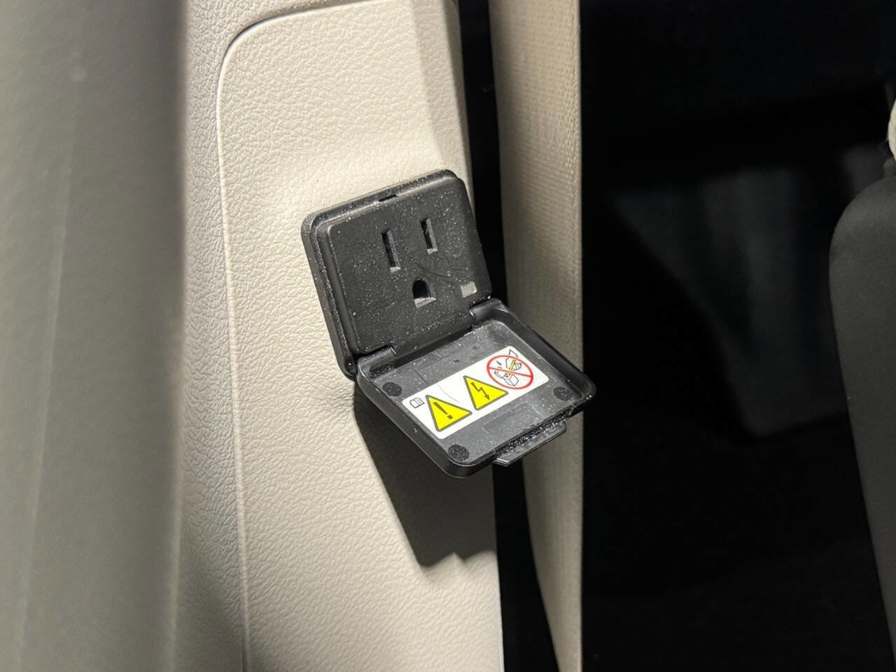 Used 2018 Chrysler Pacifica Touring-L Plus image 27