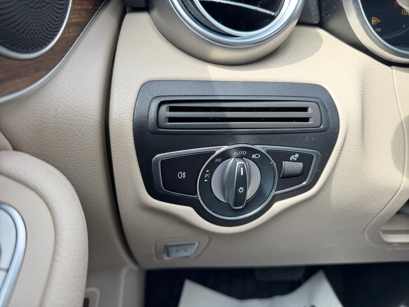 Used 2021 Mercedes-Benz GLC 300 4MATIC image 20