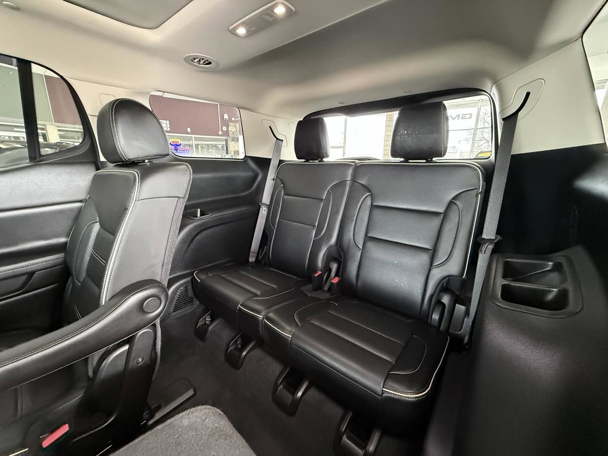 Used 2022 GMC Acadia Denali w/ Denali Ultimate Package FWD image 32