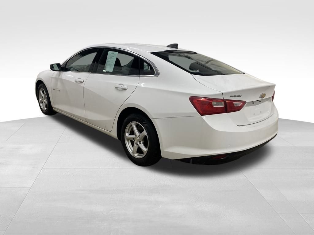 Used 2018 Chevrolet Malibu LS image 2