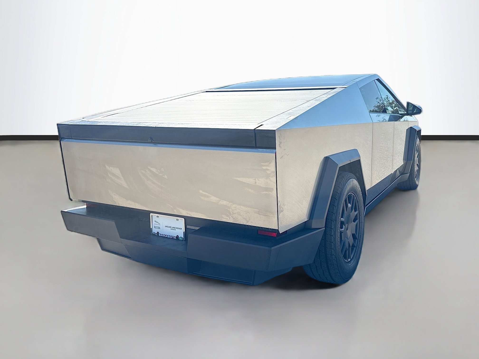 Used 2024 Tesla Cybertruck AWD Crew Cab image 5