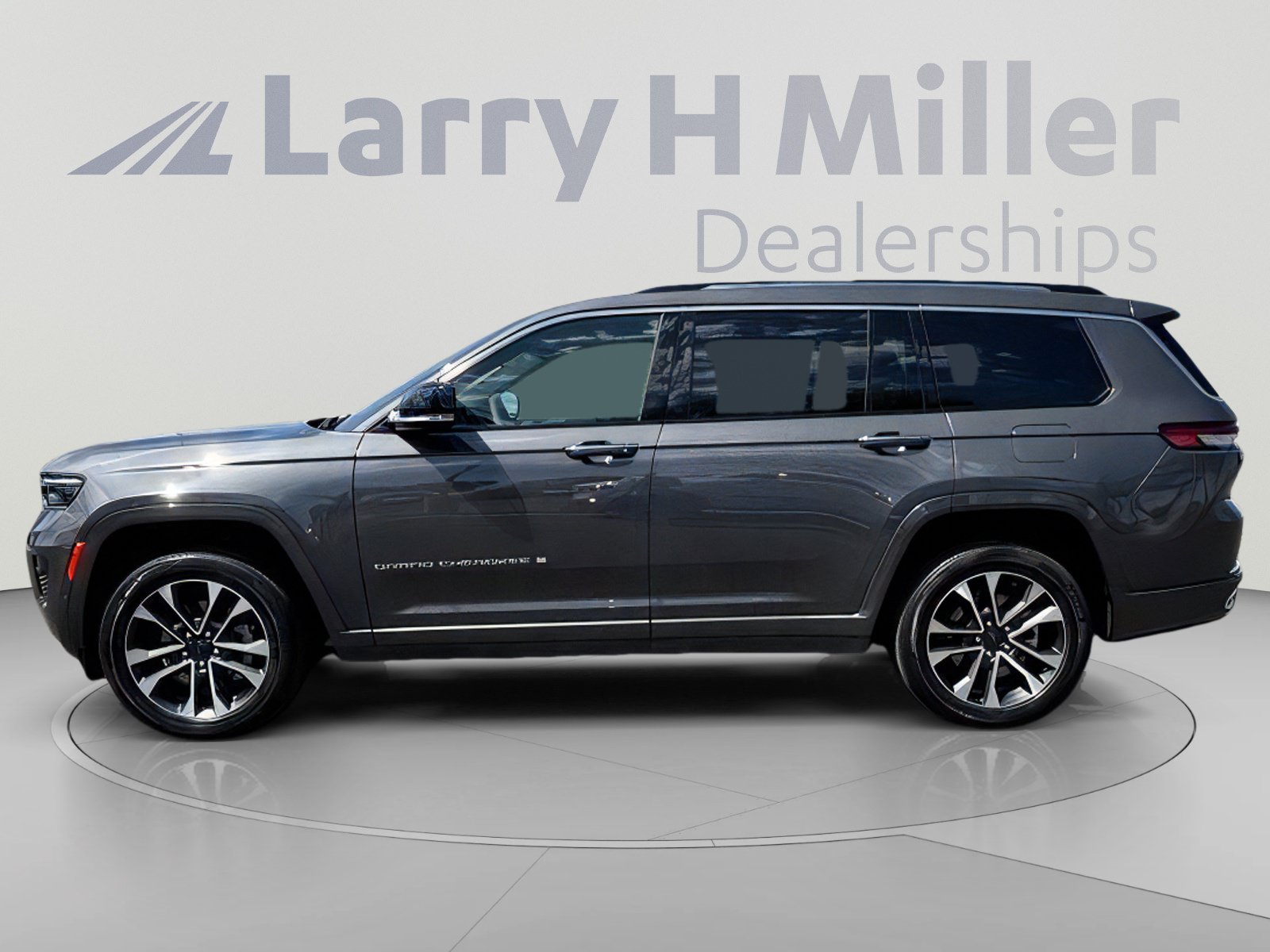 Used 2023 Jeep Grand Cherokee L Overland AWD/4WD image 2