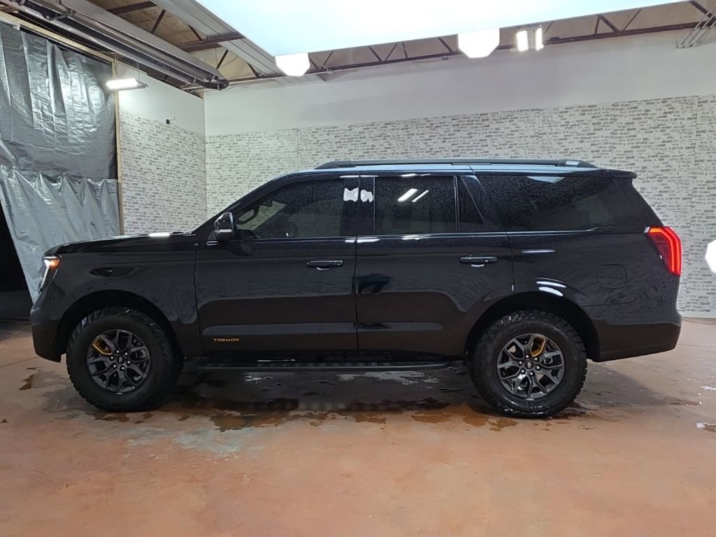 Used 2025 Ford Expedition Tremor image 4