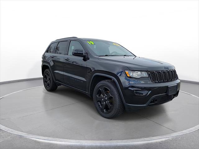 Used 2019 Jeep Grand Cherokee Laredo AWD/4WD image 2