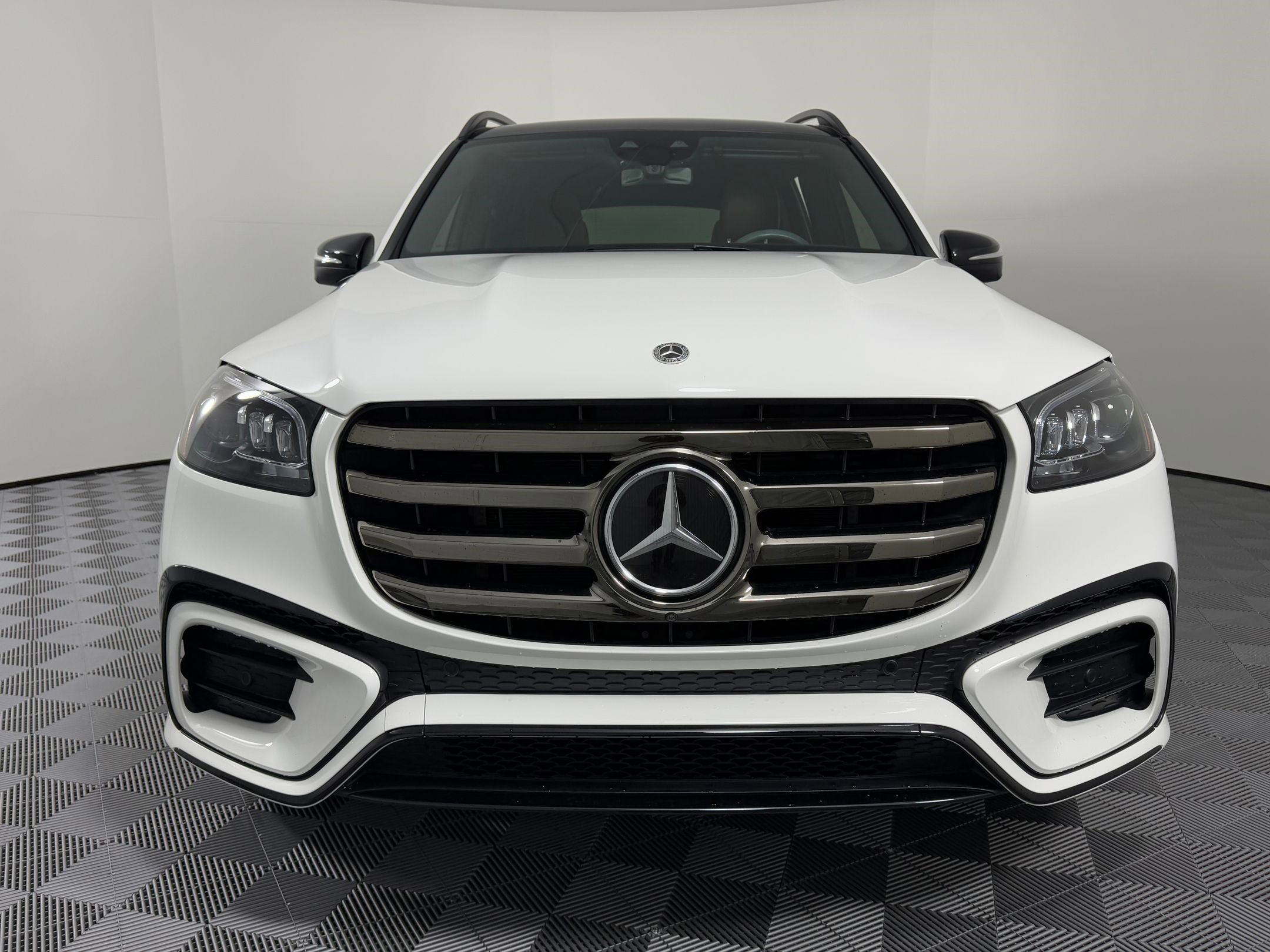 Used 2024 Mercedes-Benz GLS 450 4MATIC image 6