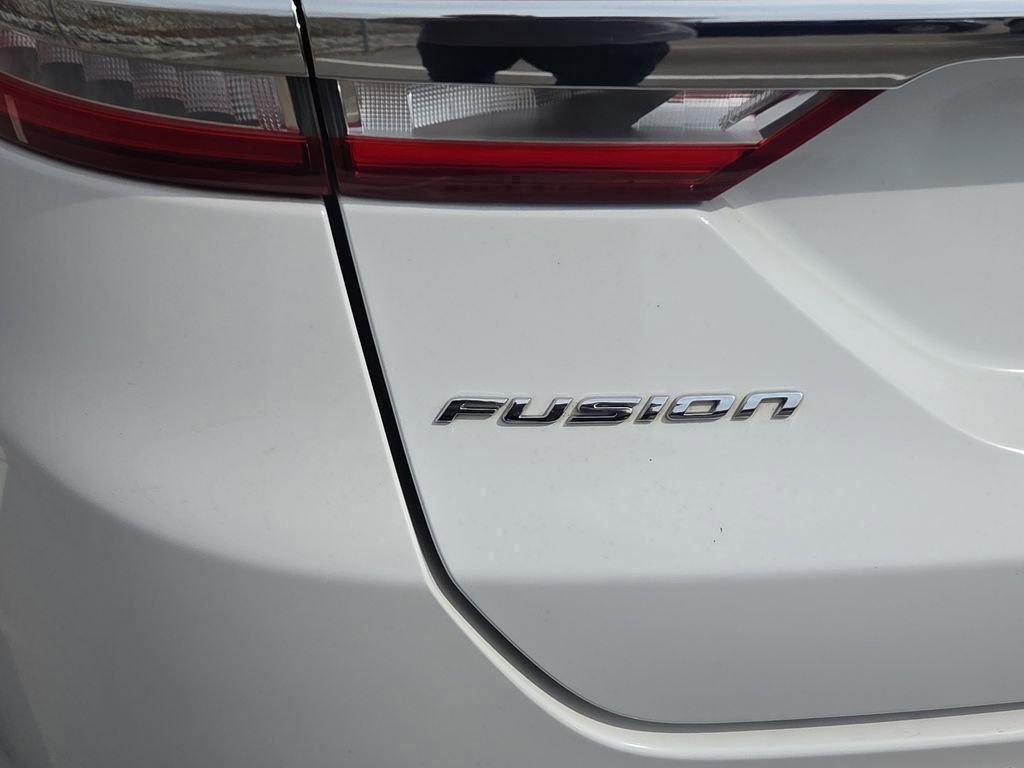 Used 2017 Ford Fusion SE w/ Equipment Group 201A image 7