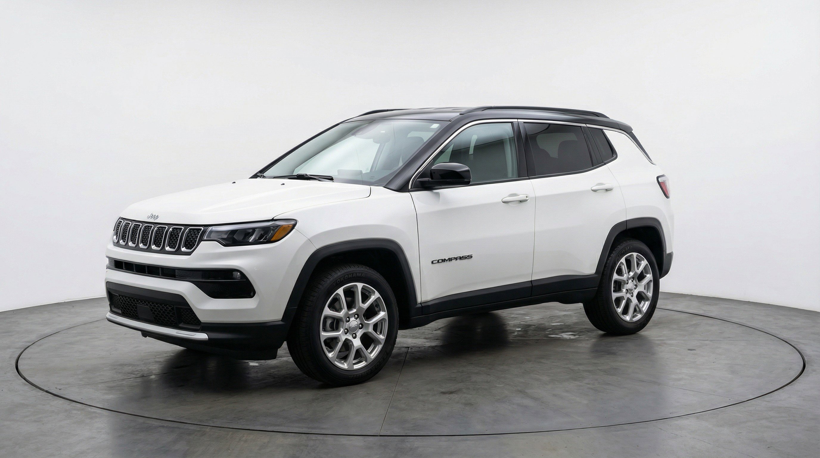 Used 2025 Jeep Compass Limited AWD/4WD image 3