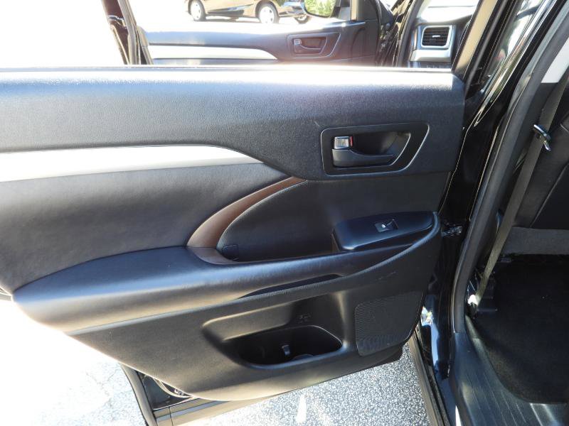 Used 2017 Toyota Highlander Plus image 36