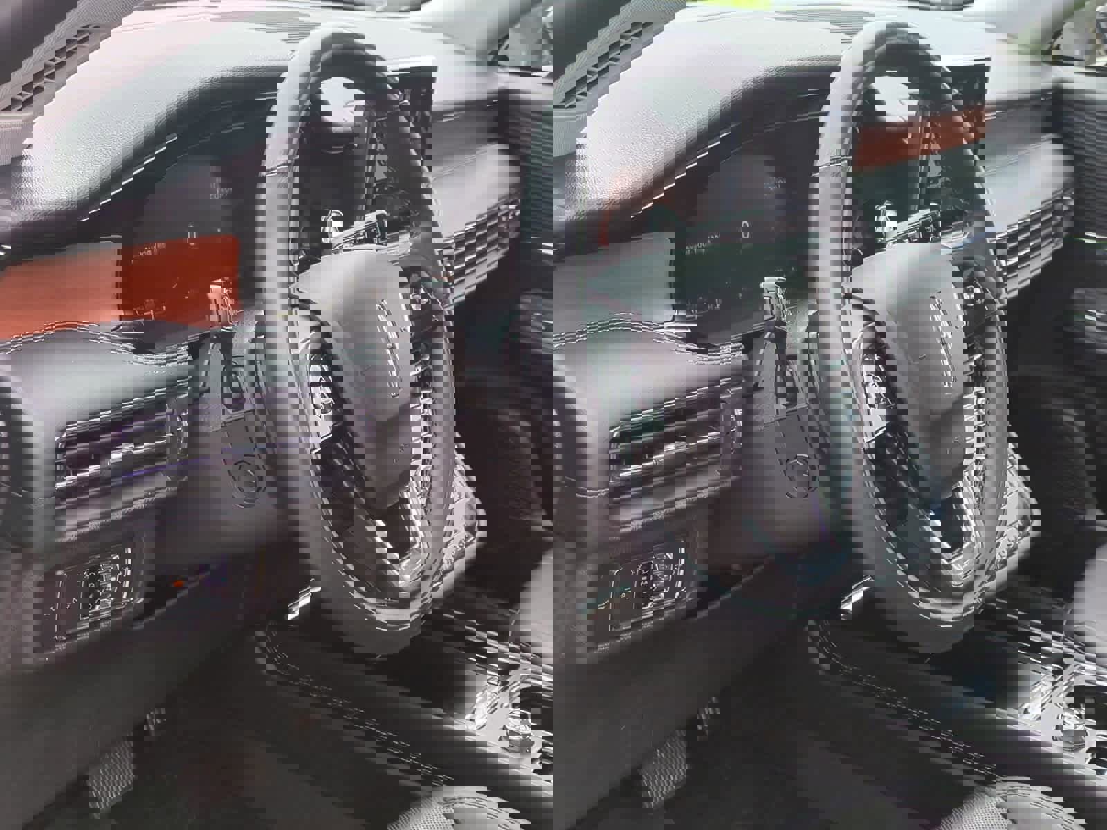 Used 2022 Lincoln Corsair Reserve w/ Sport Package image 10