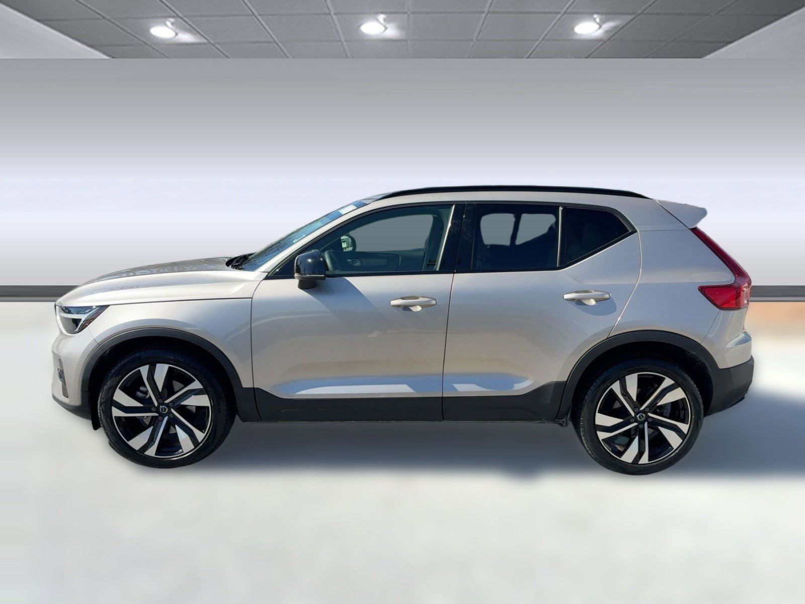 Certified 2023 Volvo XC40 B5 Plus w/ Climate Package AWD/4WD video 2