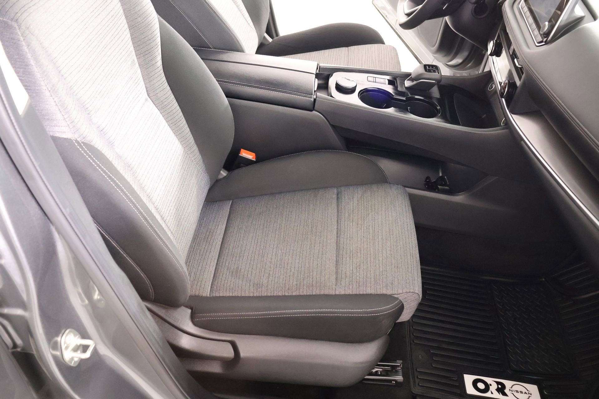 Used 2023 Nissan Rogue SV image 12