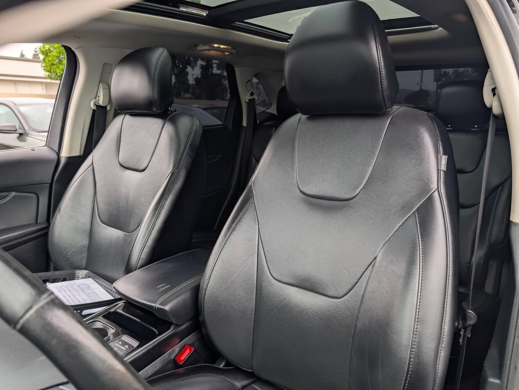 Used 2019 Ford Edge Titanium w/ Equipment Group 301A FWD image 15