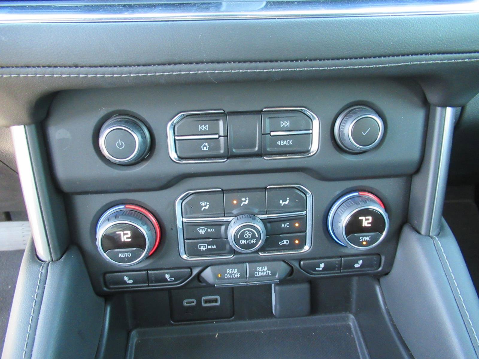Used 2024 Chevrolet Tahoe Z71 w/ Luxury Package image 25
