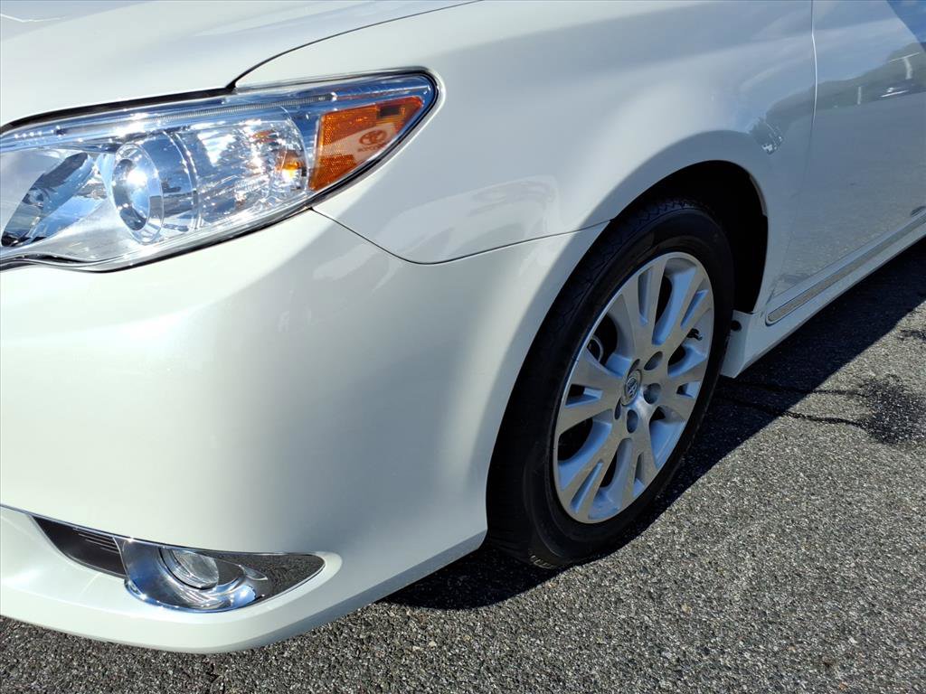 Used 2012 Toyota Avalon FWD image 8