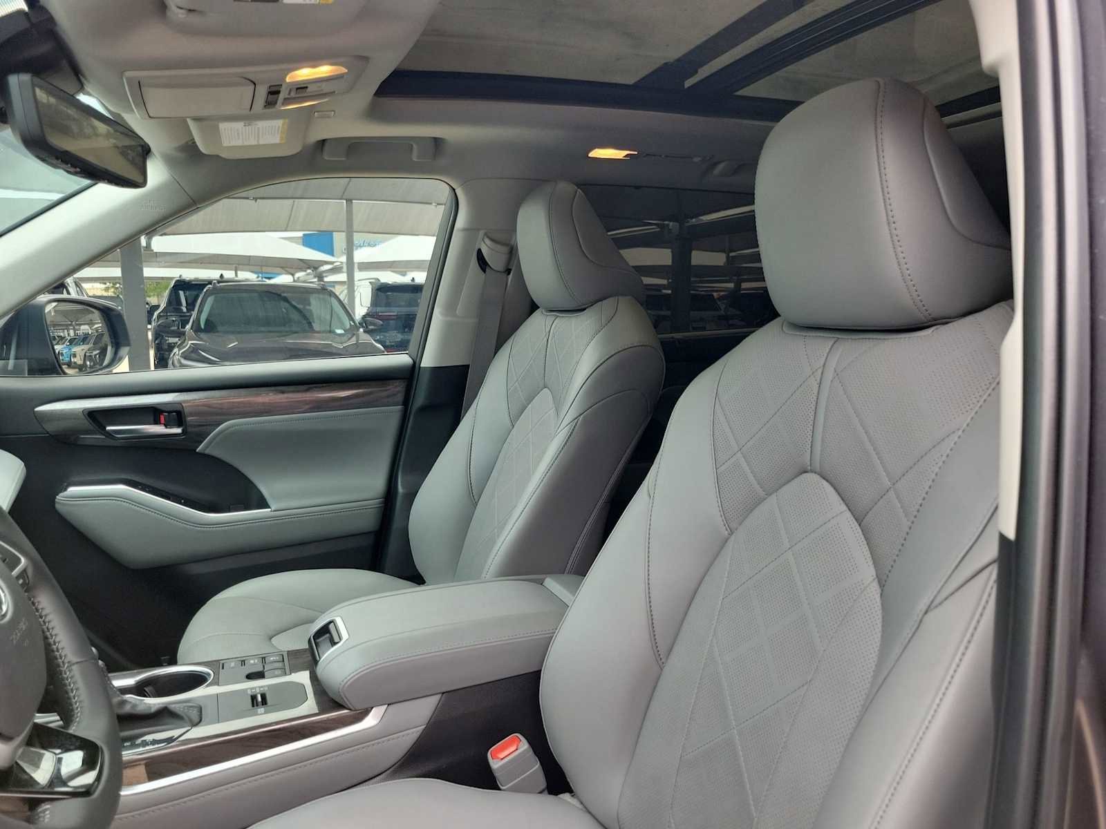 Used 2025 Toyota Highlander Platinum AWD/4WD image 15