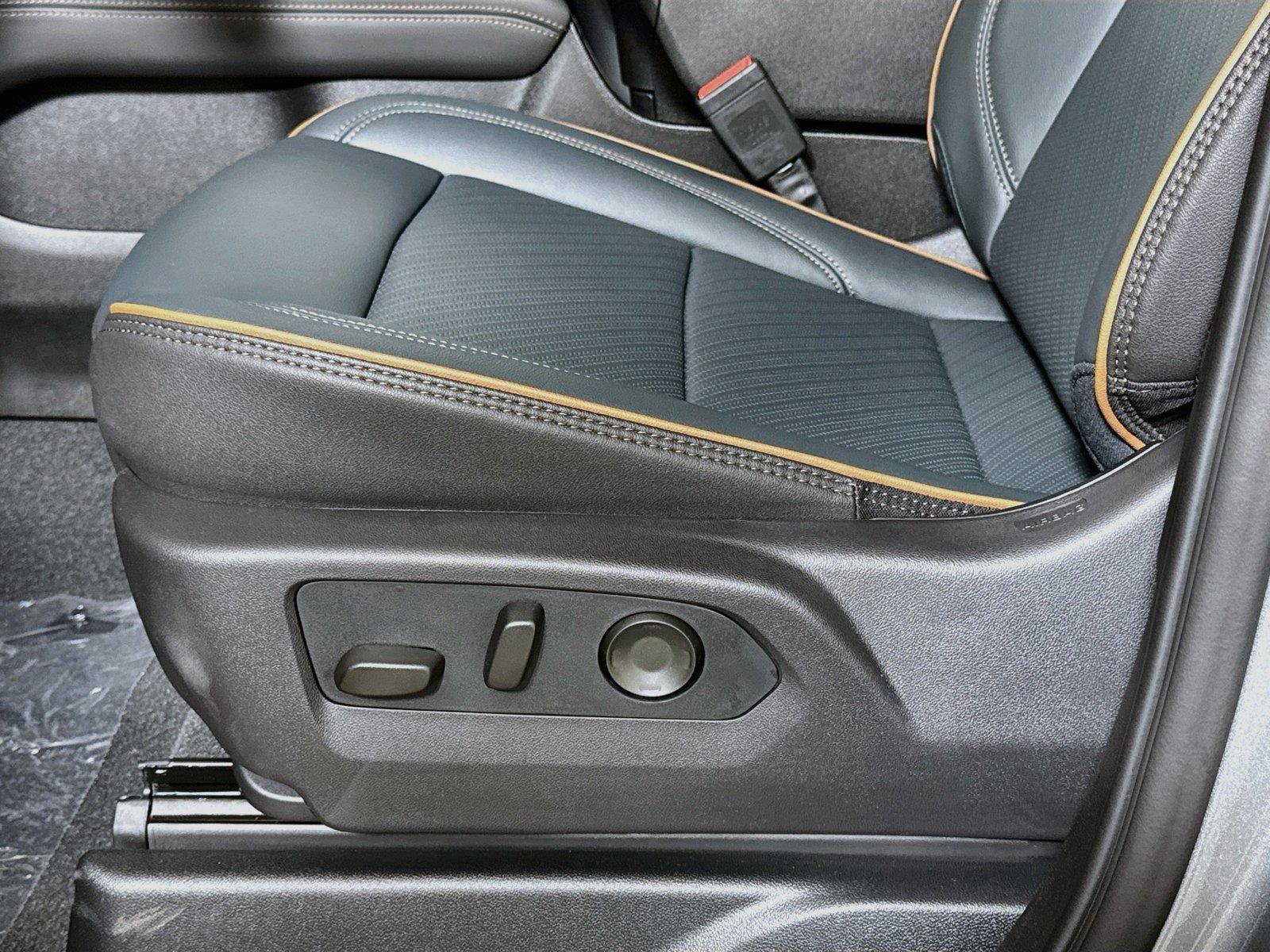 New 2026 GMC Yukon XL AT4 w/ AT4 Premium Package AWD/4WD image 17