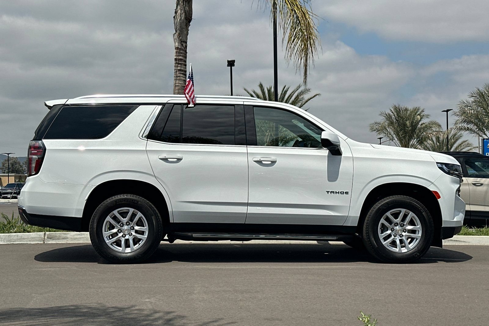 Used 2024 Chevrolet Tahoe LS RWD image 3