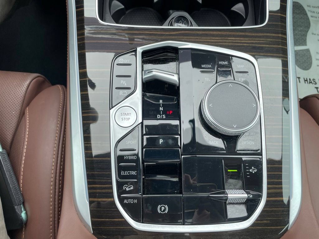 Used 2025 BMW X5 xDrive50e AWD/4WD image 34