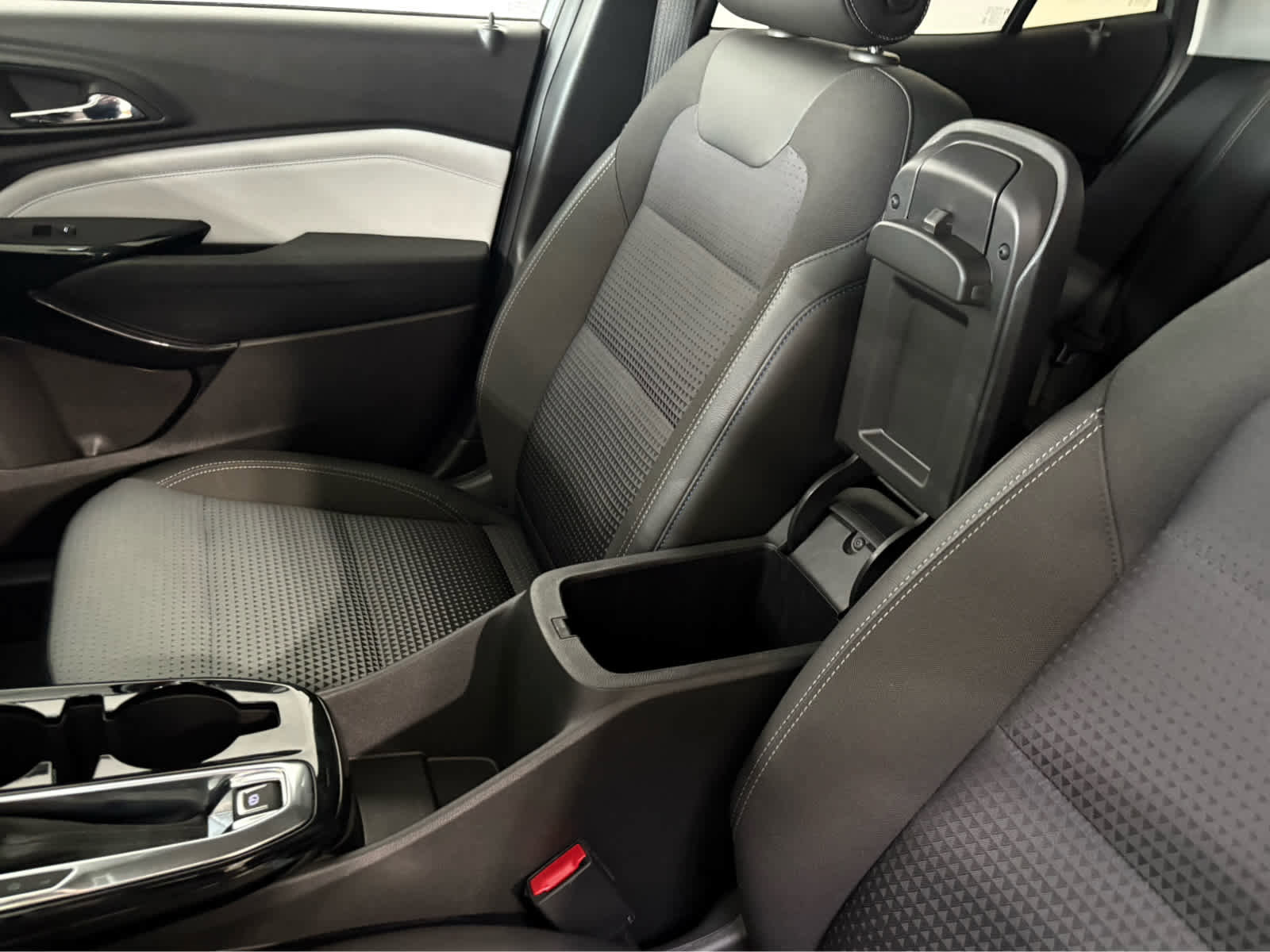 Certified 2025 Chevrolet Trax LT w/ LT Convenience Package image 21