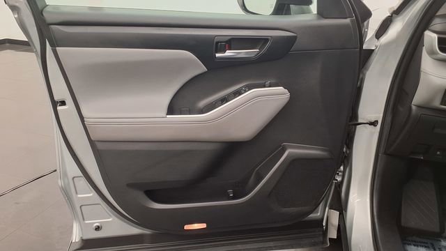 Used 2020 Toyota Highlander XLE image 10