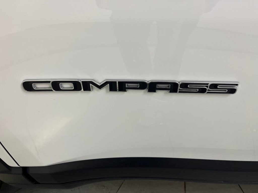 Used 2025 Jeep Compass Limited image 40