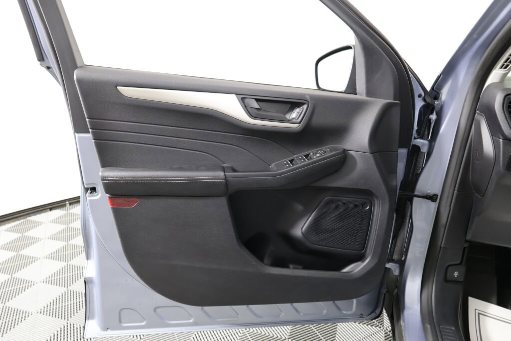 Used 2022 Ford Escape SE w/ SE Sport Appearance Package image 12