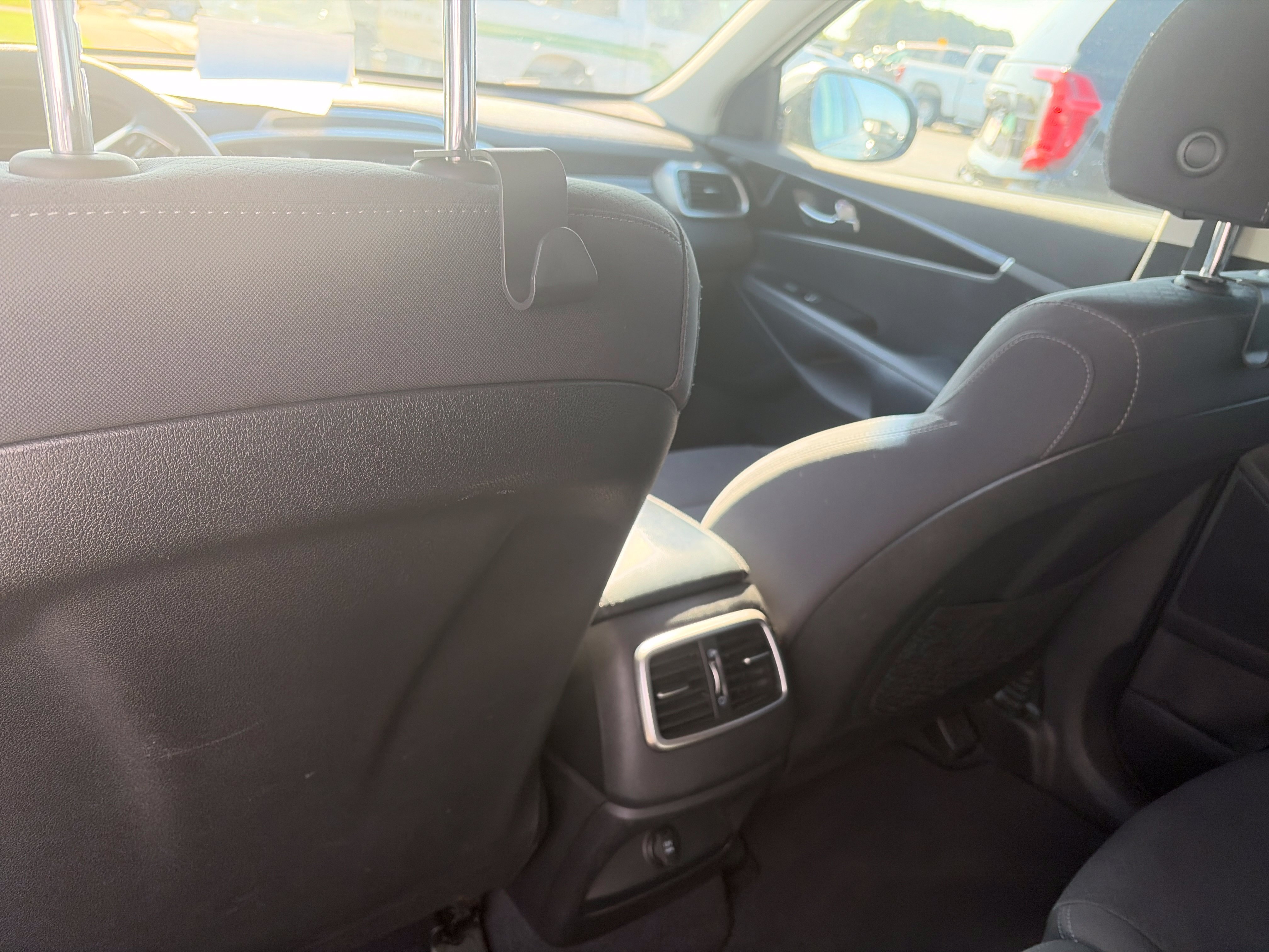 Used 2019 Kia Sorento L FWD image 11