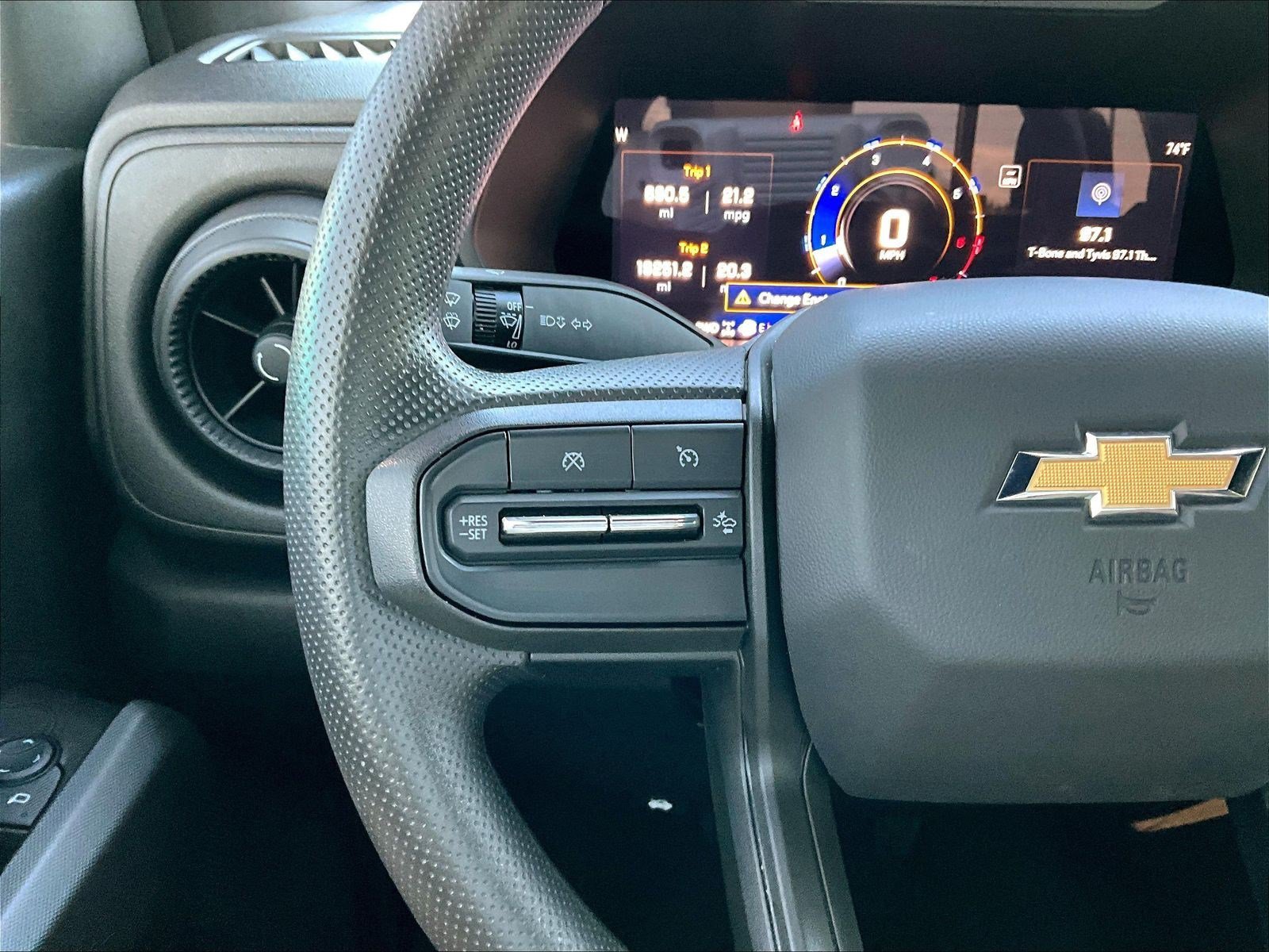 Used 2025 Chevrolet Colorado W/T AWD/4WD image 12