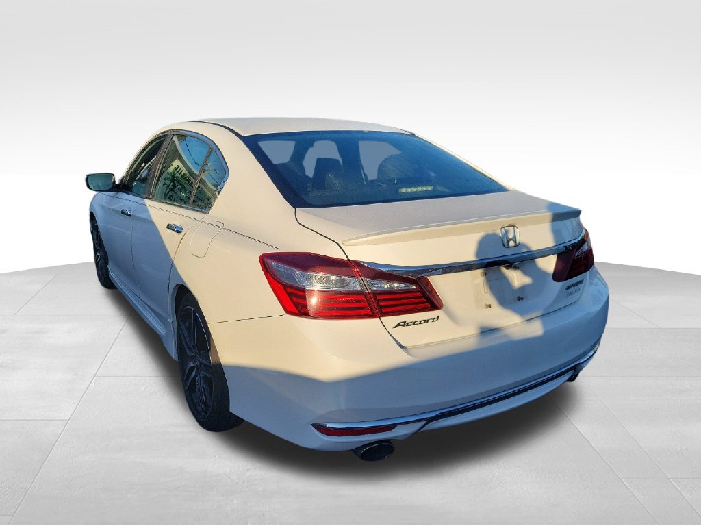 Used 2017 Honda Accord Sport image 14