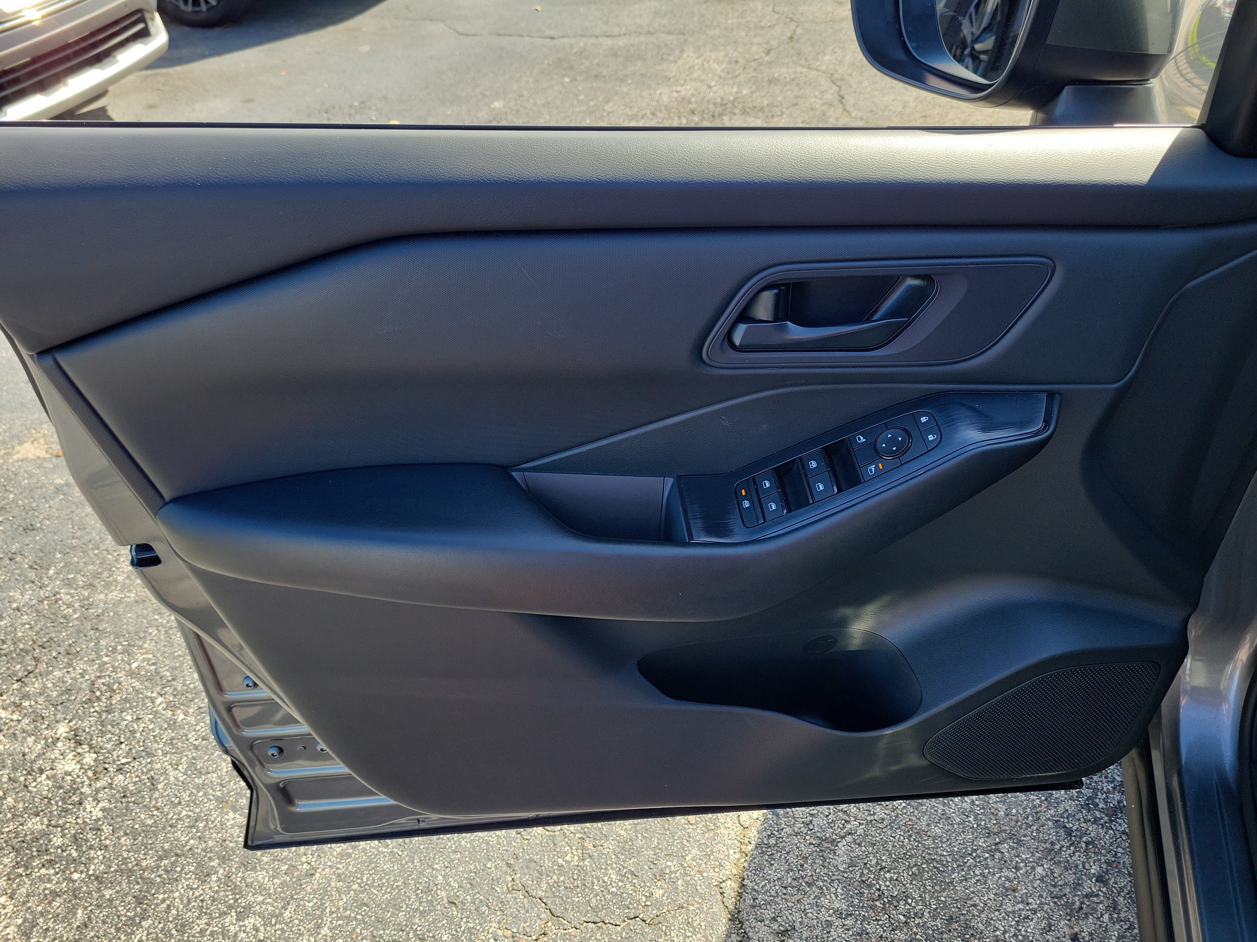 Certified 2024 Nissan Rogue S FWD image 9