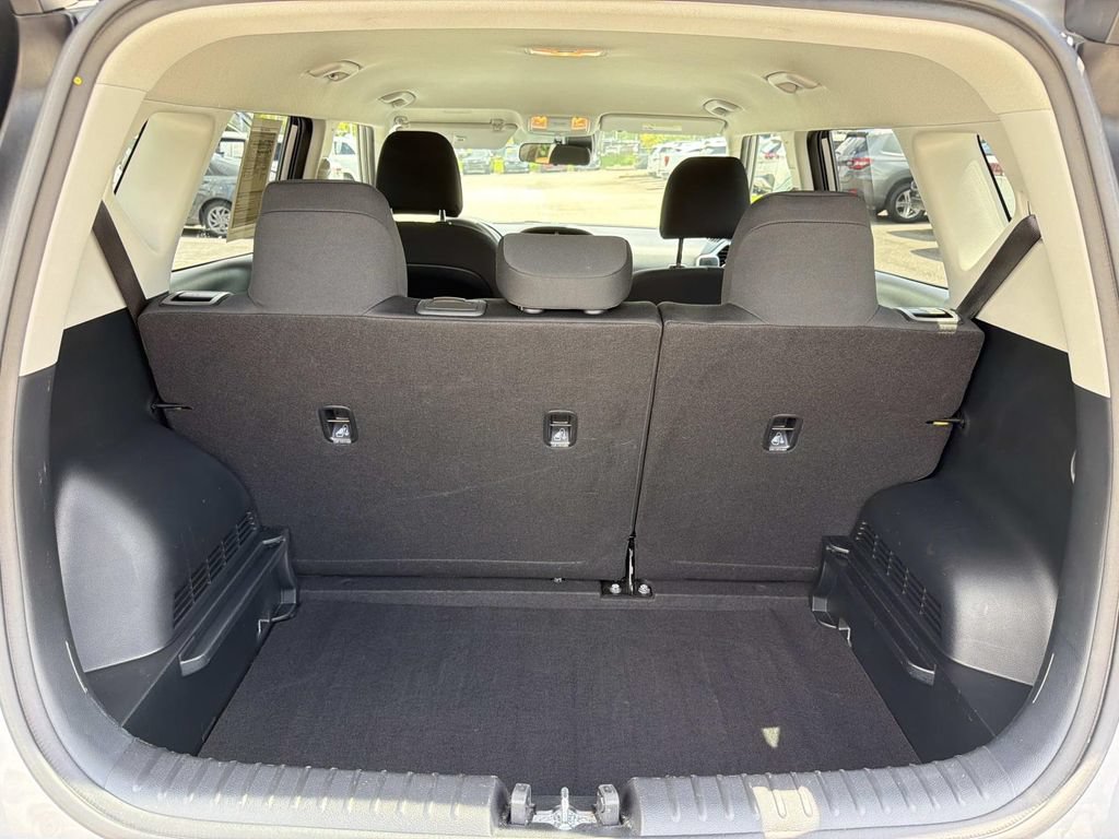 Used 2025 Kia Soul LX w/ LX Technology Package FWD image 12