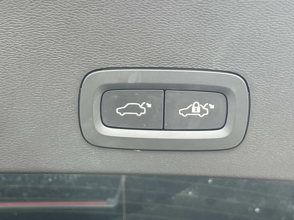 Used 2023 Volvo XC40 B4 Plus w/ Driver Assist Package image 13